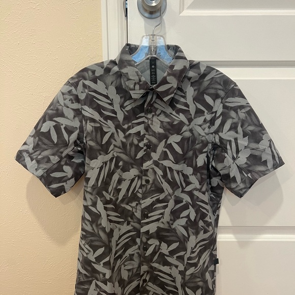 lululemon athletica Other - Men's button up Shirt